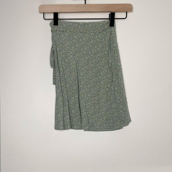 Brandi Melville Genevieve wrap skirt - Picture 2 of 3